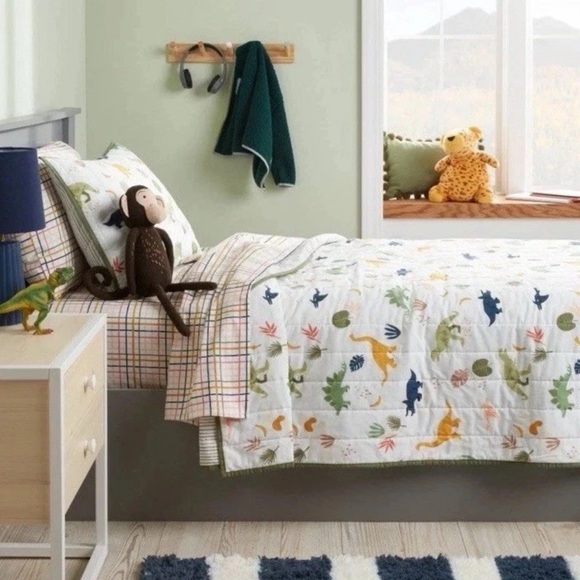TWIN ~ Dinosaur Reversible Kids' Quilt ~ Sham & 3 Pc. Sheet Set ~ - Picture 1 of 10